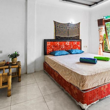 Palulu Garden Homestay Лабуан-Баджо Екстер'єр фото